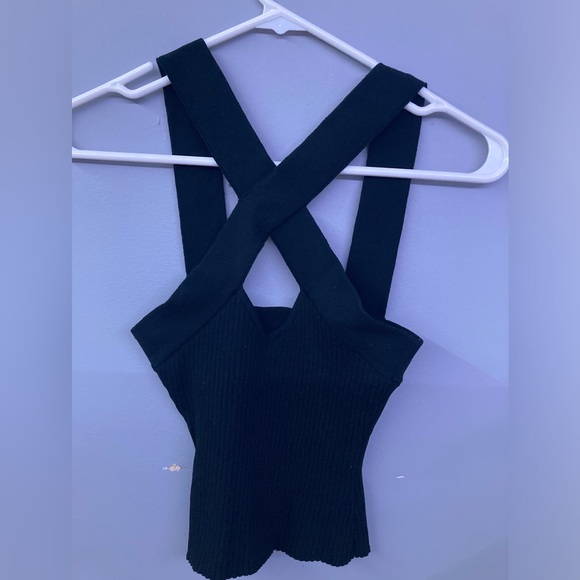 Jack & Jill Cropped Ribbed Black Key Hole Top - Picture 4 of 9